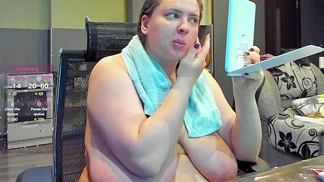 1lindsey1 online show from October 15, 5:40 am