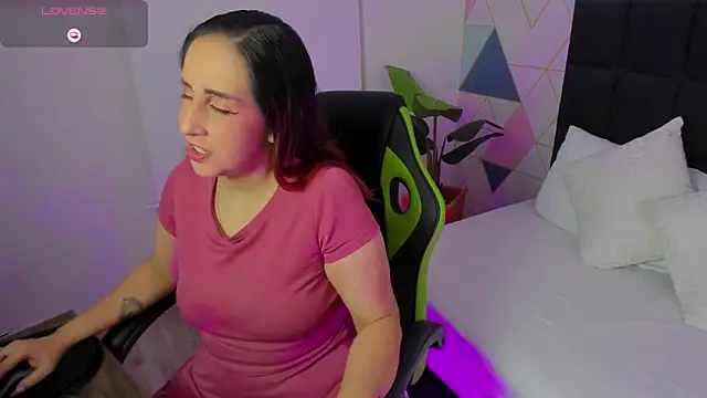 Snapshot of jadde13_ chatting on October 6, 7:55 pm jadde13 online show from October 6, 7:55 pm