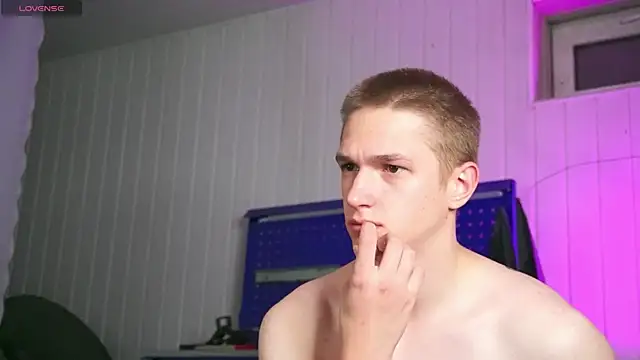 dustyn fox online show from October 2, 4:36 pm