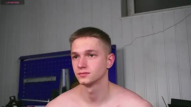 Snapshot of dustyn_fox chatting on December 22, 3:42 pm dustyn fox online show from December 22, 3:42 pm