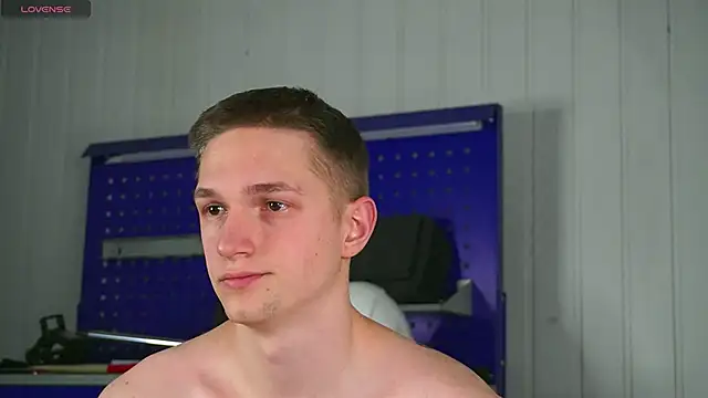 Snapshot of dustyn_fox chatting on February 5, 3:05 pm dustyn fox online show from February 5, 3:05 pm