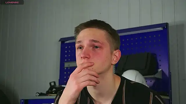 Snapshot of dustyn_fox chatting on February 9, 4:44 pm dustyn fox online show from February 9, 4:44 pm