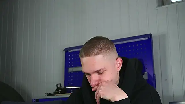 Snapshot of dustyn_fox chatting on March 1, 7:10 am dustyn fox online show from March 1, 7:10 am