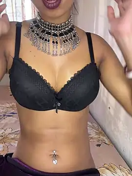 Snapshot of Hot-sexy222 chatting on January 15, 11:32 am Hot-sexy222 online show from January 15, 11:32 am