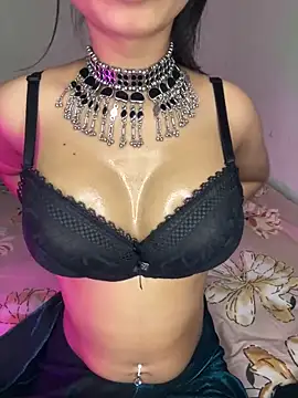 Snapshot of Hot-sexy222 chatting on February 3, 10:14 am Hot-sexy222 online show from February 3, 10:14 am