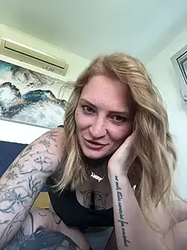 Snapshot of redNatified chatting on January 16, 8:00 am redNatified online show from January 16, 8:00 am