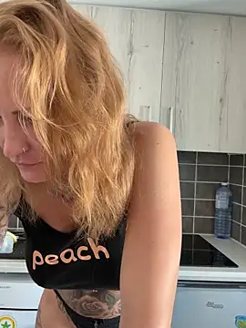 Snapshot of redNatified chatting on September 11, 8:03 am redNatified online show from September 11, 8:03 am