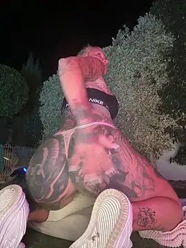 Snapshot of redNatified chatting on October 5, 6:06 pm redNatified online show from October 5, 6:06 pm