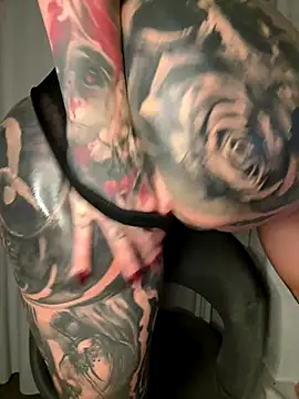 Snapshot of redNatified chatting on November 29, 9:18 pm redNatified online show from November 29, 9:18 pm