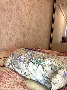 Snapshot of MollyDolle chatting on November 15, 6:11 am MollyDolle online show from November 15, 6:11 am