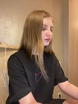Snapshot of MollyDolle chatting on May 9, 4:23 pm MollyDolle online show from May 9, 4:23 pm