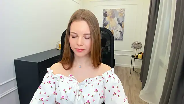 MileyWings online show from March 8, 11:36 am