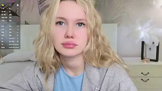 Snapshot of AliceMorr chatting on February 2, 12:13 pm AliceMorr online show from February 2, 12:13 pm