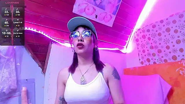 Snapshot of staacy37 chatting on February 7, 3:23 am staacy37 online show from February 7, 3:23 am