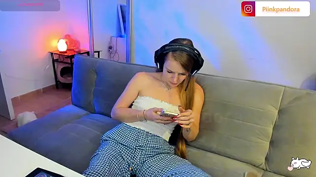 Snapshot of Piinkpandora chatting on December 19, 9:38 pm Piinkpandora online show from December 19, 9:38 pm