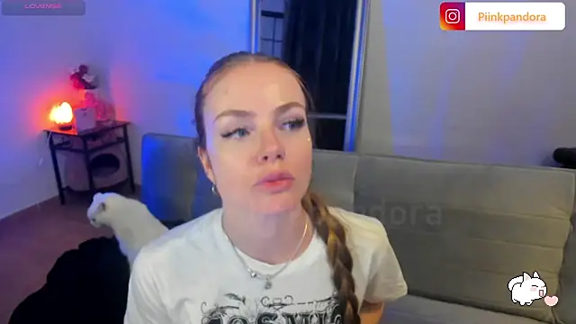 Snapshot of Piinkpandora chatting on February 17, 7:21 pm Piinkpandora online show from February 17, 7:21 pm