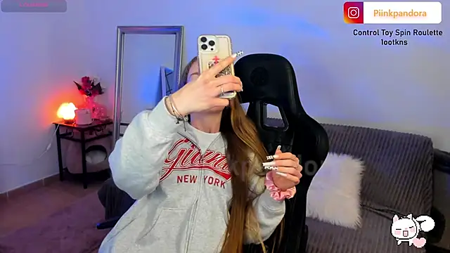 Snapshot of Piinkpandora chatting on March 7, 9:27 pm Piinkpandora online show from March 7, 9:27 pm