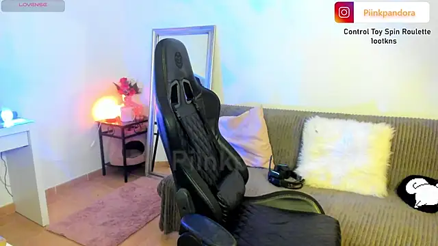 Snapshot of Piinkpandora chatting on March 16, 10:31 pm Piinkpandora online show from March 16, 10:31 pm