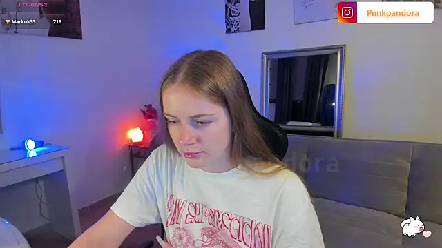 Snapshot of Piinkpandora chatting on October 6, 8:06 pm Piinkpandora online show from October 6, 8:06 pm