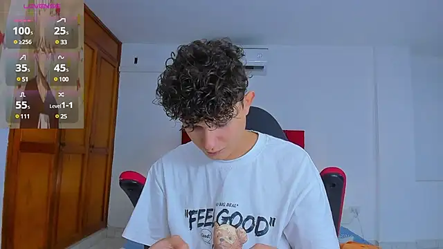 Snapshot of Nathan_Bluee chatting on December 16, 1:32 pm Nathan Bluee online show from December 16, 1:32 pm