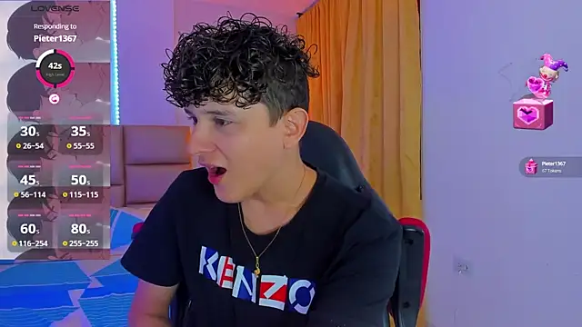 Snapshot of Nathan_Bluee chatting on January 6, 12:57 pm Nathan Bluee online show from January 6, 12:57 pm