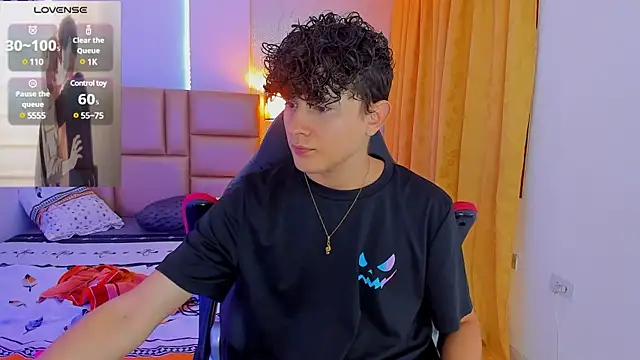 Snapshot of Nathan_Bluee chatting on February 8, 7:59 pm Nathan Bluee online show from February 8, 7:59 pm