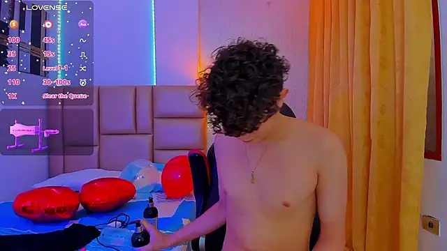 Snapshot of Nathan_Bluee chatting on February 15, 3:50 pm Nathan Bluee online show from February 15, 3:50 pm