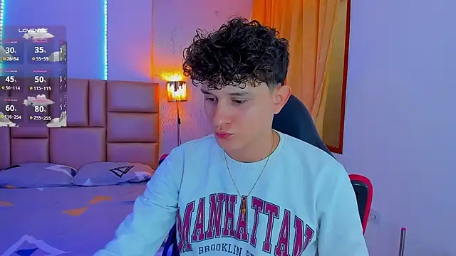 Snapshot of Nathan_Bluee chatting on February 24, 1:10 pm Nathan Bluee online show from February 24, 1:10 pm