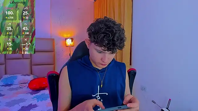 Snapshot of Nathan_Bluee chatting on March 4, 1:28 pm Nathan Bluee online show from March 4, 1:28 pm