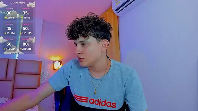 Snapshot of Nathan_Bluee chatting on March 5, 5:08 pm Nathan Bluee online show from March 5, 5:08 pm