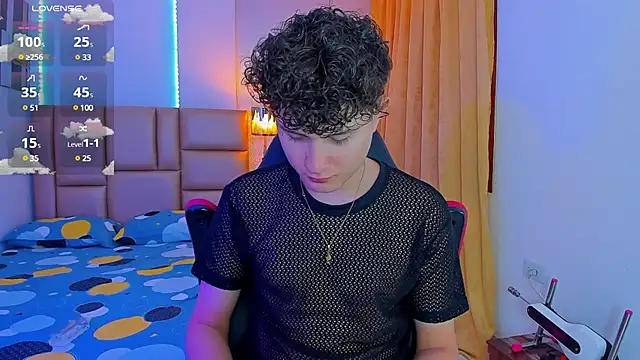 Snapshot of Nathan_Bluee chatting on March 10, 1:32 pm Nathan Bluee online show from March 10, 1:32 pm