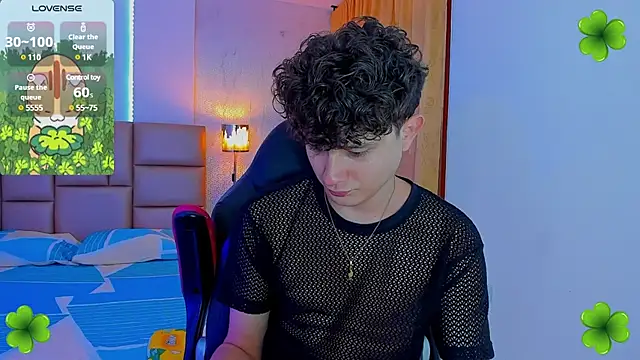 Snapshot of Nathan_Bluee chatting on March 17, 5:16 pm Nathan Bluee online show from March 17, 5:16 pm