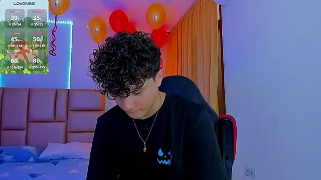 Snapshot of Nathan_Bluee chatting on March 20, 1:37 pm Nathan Bluee online show from March 20, 1:37 pm