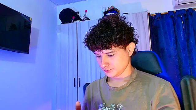 Nathan Bluee online show from December 17, 4:46 pm