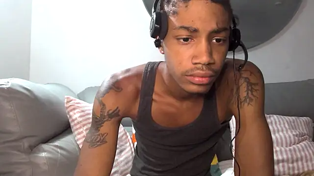 Snapshot of Skinnyblackman chatting on October 8, 10:29 pm Skinnyblackman online show from October 8, 10:29 pm