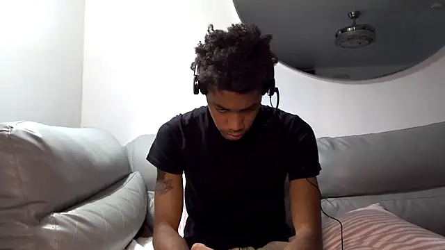 Snapshot of Skinnyblackman chatting on October 9, 10:19 pm Skinnyblackman online show from October 9, 10:19 pm