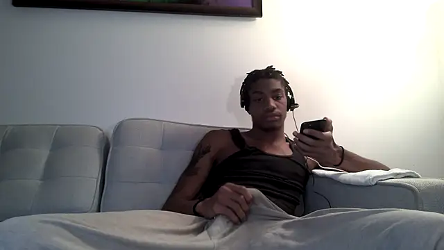 Snapshot of Skinnyblackman chatting on October 17, 10:56 pm Skinnyblackman online show from October 17, 10:56 pm