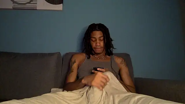 Snapshot of Skinnyblackman chatting on December 18, 3:23 am Skinnyblackman online show from December 18, 3:23 am