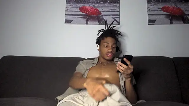 Snapshot of Skinnyblackman chatting on January 10, 3:52 am Skinnyblackman online show from January 10, 3:52 am