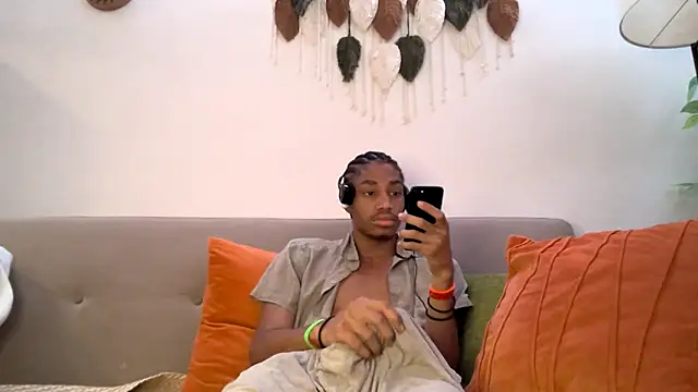 Snapshot of Skinnyblackman chatting on February 22, 5:08 am Skinnyblackman online show from February 22, 5:08 am
