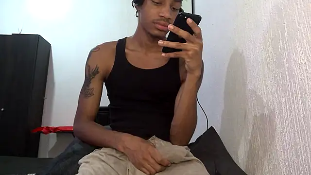 Snapshot of Skinnyblackman chatting on March 13, 3:46 am Skinnyblackman online show from March 13, 3:46 am