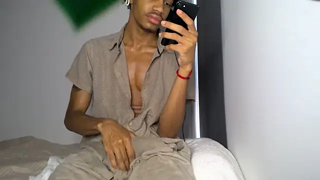 Snapshot of Skinnyblackman chatting on March 17, 2:20 pm Skinnyblackman online show from March 17, 2:20 pm