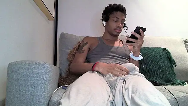 Snapshot of Skinnyblackman chatting on March 19, 6:06 am Skinnyblackman online show from March 19, 6:06 am