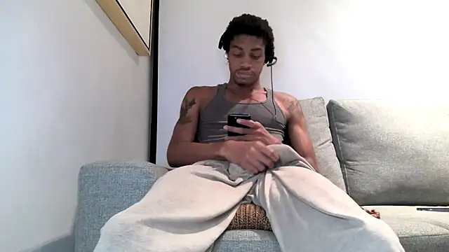 Snapshot of Skinnyblackman chatting on March 21, 4:28 am Skinnyblackman online show from March 21, 4:28 am