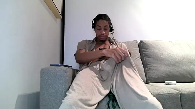 Snapshot of Skinnyblackman chatting on March 24, 5:01 am Skinnyblackman online show from March 24, 5:01 am