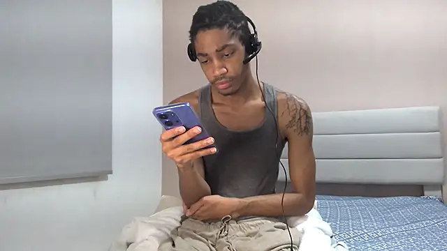 Snapshot of Skinnyblackman chatting on April 1, 6:03 am Skinnyblackman online show from April 1, 6:03 am