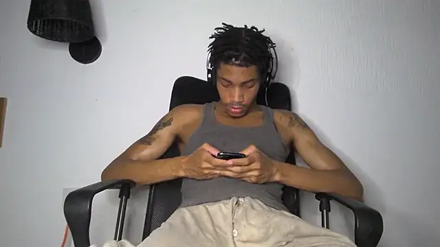 Snapshot of Skinnyblackman chatting on June 24, 2:54 am Skinnyblackman online show from June 24, 2:54 am