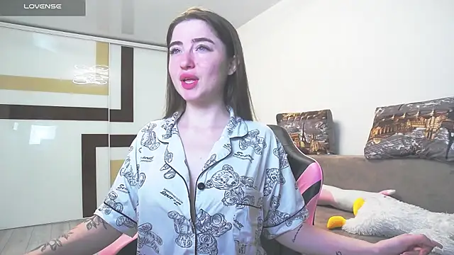Snapshot of Luxuryalma chatting on June 16, 6:43 pm Luxuryalma online show from June 16, 6:43 pm