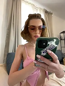 Snapshot of Kat_kate chatting on February 14, 12:03 pm Kat kate online show from February 14, 12:03 pm