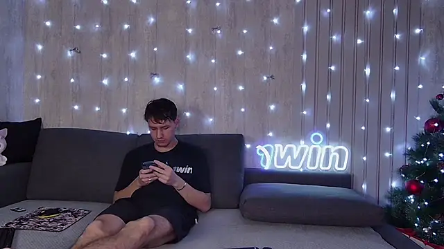 Snapshot of wineandboobss chatting on December 30, 3:35 pm wineandboobss online show from December 30, 3:35 pm